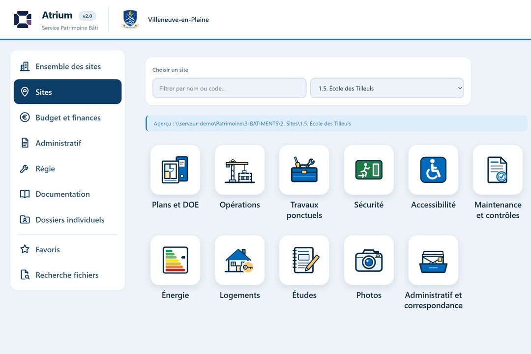 L’application Atrium ouverte sur une école : le menu des vues à gauche, un sélecteur de site, le chemin du dossier sur le serveur, et une tuile par thème, plans et DOE, opérations, sécurité, maintenance et contrôles, énergie, photos.